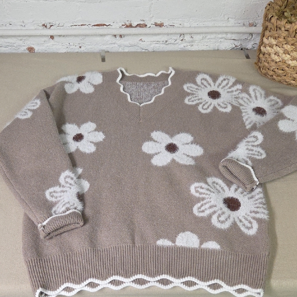 Floral Patterned Sweater - Brown and White. XL